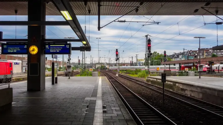 Bahnreisen am Samstag: Drei Checks vor der Abfahrt