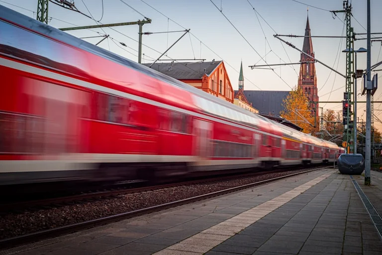 Bahnverkehr am Montag: Verbindung vor der Abfahrt prüfen