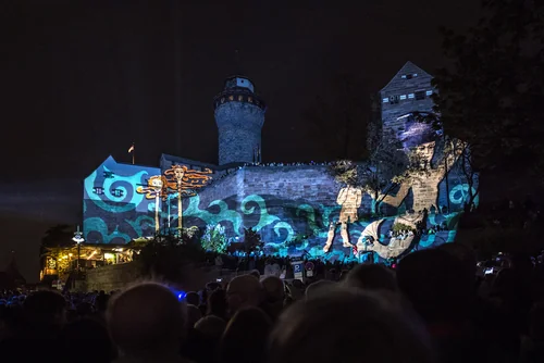 Blaue Nacht in Nürnberg: Kunst zieht 2027 nach Lorenzer