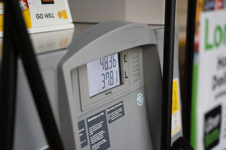 Tankpreise vergleichen: Wann sich ein Umweg wirklich lohnt